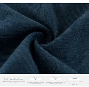 Gros plan du tissu en maille bleu marine avec texture en coton doux et normes de sécurité