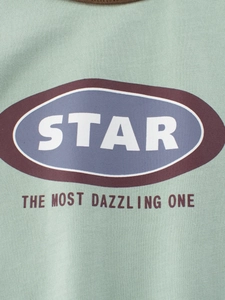 Lichtgroen kinder-T-shirt met sterrenprint en de tekst The Most Dazzling One erop