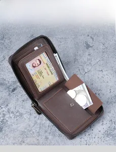 Capacité interne détaillée du portefeuille en cuir marron pour homme avec fentes cartes