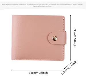 Cartera de cuero rosa textura lichi dimensiones 11cm x 9cm con hebilla dorada