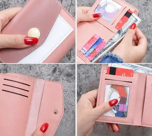 Vues détaillées d'un portefeuille bicolore rose et blanc avec emplacements pour cartes