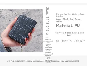 Détail du portefeuille à motif JOM montrant les dimensions 11x2,5x8cm et le cuir PU