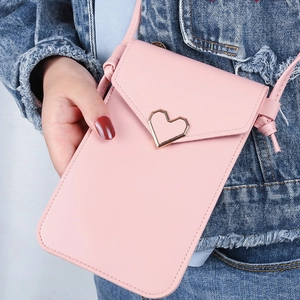 Borsa a tracolla rosa per cellulare con fibbia a cuore e patta stile busta