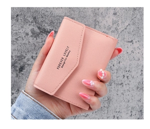 Rosafarbene kurze PU-Ledergeldbörse im Umschlagdesign mit Forever Lovely Prägung