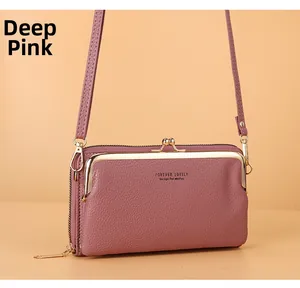 Détail du portefeuille téléphone rose foncé avec fermoir à clapet et fermeture éclair