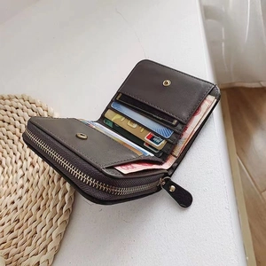 Petit portefeuille à carreaux pour femme avec multiples fentes pour cartes et zip pratique