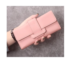 Détail du portefeuille long rose en cuir PU avec fermoir à pression et texture grainée fine