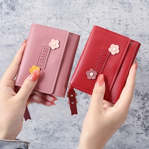 Portefeuilles courts en cuir PU pour femmes en rose et bordeaux avec détails floraux