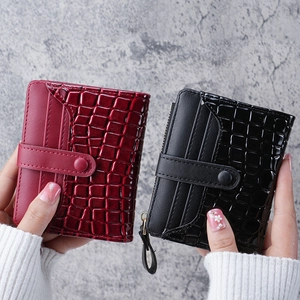 Women Short Crocodile Pattern Wallet Faux Leather Card Holder With Snap Button Zip Coin Purse Retro Fashion Bifold Wallet
