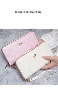 Portefeuilles longs matelassés élégants avec ornements de fleurs dorées et dragonnes roses et beige