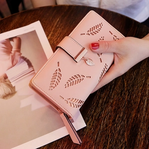 Cartera larga de mujer en cuero PU rosa con diseño de hoja calada y colgante metal