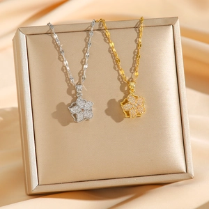 Rotating Flower Pendant Necklace Titanium Steel Cubic Zirconia Pavé Four Leaf Clover Jewelry For Women Gift