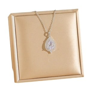 Collier chic avec pendentif en zircone en forme de goutte d'eau et chaîne argentée