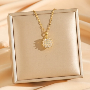 Élégant pendentif tournesol rotatif doré avec cristaux de zircon scintillants de luxe