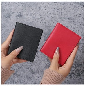 Slim card holder set in red and black faux leather with lychee texture and fine stitching