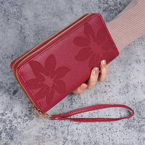 Portefeuille long rouge pour femme avec motif floral gaufré et double fermeture