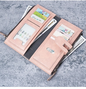 Détails de l'intérieur du portefeuille rose en cuir PU avec douze fentes pour cartes