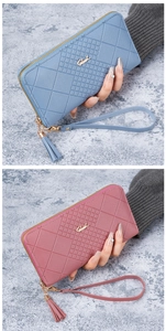 Détail macro de la texture gaufrée en losange et du gland sur la pochette zippée longue