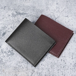 Mens short bi-fold faux leather wallets in black and dark red with lychee grain texture