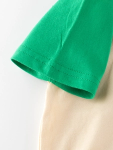 T-shirt raglan à manches courtes pour enfants vert et blanc avec détails de couture