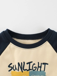 Kids' crewneck sweatshirt with fleece lining and SUNLIGHT graphic print for autumn