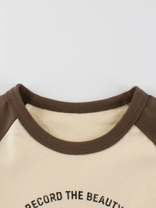 T-shirt manches raglan enfant en coton avec imprimé Record The Beauty crème et brun
