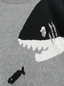 Pull en maille gris pour garçon avec motif requin jacquard et col rond côtelé