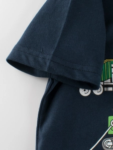 T-shirt enfant bleu marine en coton avec imprimé de camion de chantier vert sur la poitrine