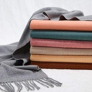 Sciarpe morbide tinta unita simil-cashmere con frange in vari colori invernali eleganti