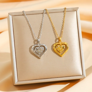 Élégant Collier Avec Pendentif En Cœurs Entrelacés En Acier Inoxydable Et Strass Brillants Bijoux De Mode Pour Femmes