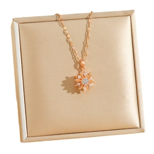 Collier élégant tournesol rotatif en or rose avec cristaux étincelants pour femmes