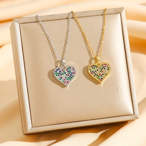 Collane a cuore in acciaio al titanio con zirconi colorati in finitura oro e argento