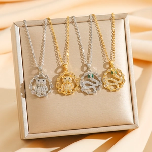 Colliers de luxe avec pendentifs serpent et ours sertis de zircons en or et argent