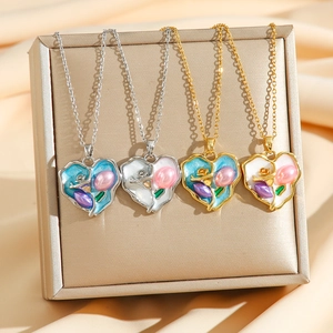 Vintage heart necklaces with tulips and natural pearls in gold and silver finish