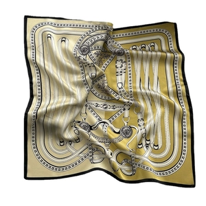 Seidenschal mit Reitermotiv in Ocker und Creme mit schwarzem Rand für Damen