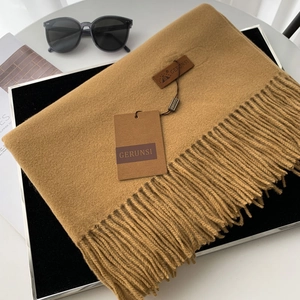Elegant camel tassel scarf made of soft cashmere-like fabric with a leather logo detail