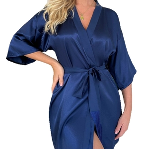 Peignoir en satin bleu marine pour femme avec fini soyeux et ceinture à la taille mi-longue