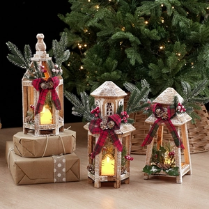 Distressed Wood Christmas Lantern Ornament With LED Candle Warm Light Plaid Bow Pine Cone Berry Retro Desktop Holiday Decor
