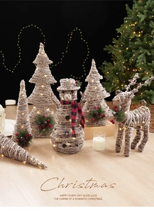 Ensemble décoratif de Noël rustique avec bonhomme de neige, élan et sapins à éclairage LED