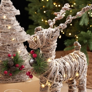 Renne de Noël en osier lumineux avec guirlande LED et décorations de fête