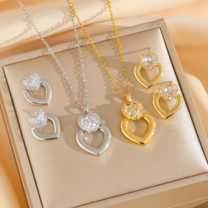 Elegante set di gioielli a cuore con pendenti in zircone nelle finiture oro e argento