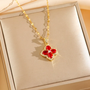 Four-leaf clover necklace with ruby red gemstones and zircon inlay on gold chain