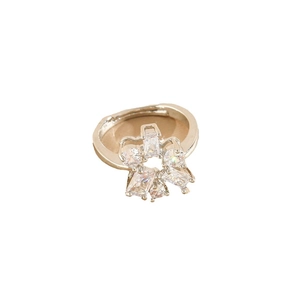 Golden titanium steel ring with geometric zirconia cluster flower in a radiant cut design
