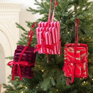 Three-piece set of hanging velvet Christmas gift boxes decorations for holiday tree ornaments
