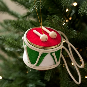 Weihnachtstrommel-Anhänger aus Samt in Rot und Grün mit goldener Aufhängeschnur