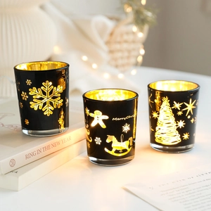 Lot de trois bougeoirs de Noël en verre noir avec motifs de flocon de neige dorés