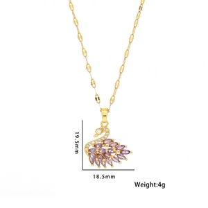 Élégant collier cygne doré avec cristaux violets et strass blancs, hauteur de 19,5 mm