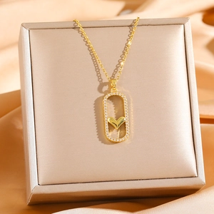 Collana con ciondolo a cuore in oro di lusso con micro-pavé di cristalli di zircone