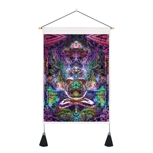 Détail de tapisserie Bouddha méditation avec mandala, chakras et pompons noirs