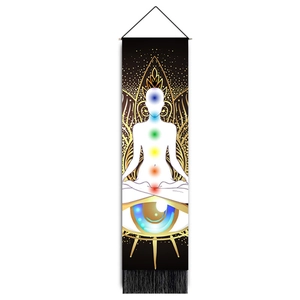 Tenture murale méditation avec sept chakras colorés et motifs mandala dorés élégants